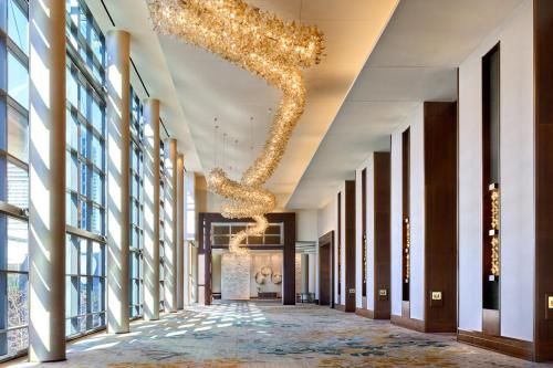 Lyxig och rymlig foajé med moderna mötesrum på Östermalm.